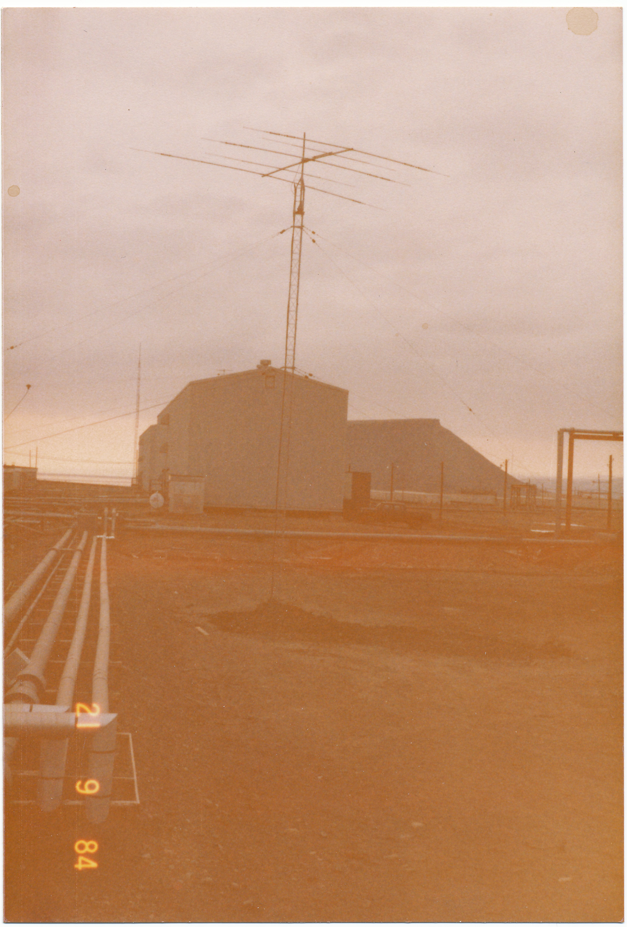Antenna mast at Thule airbase, 1984